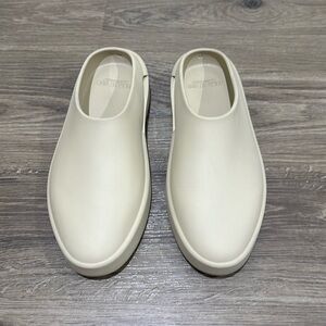 Fear of God The California Men’s Slippers in Taupe Grey
